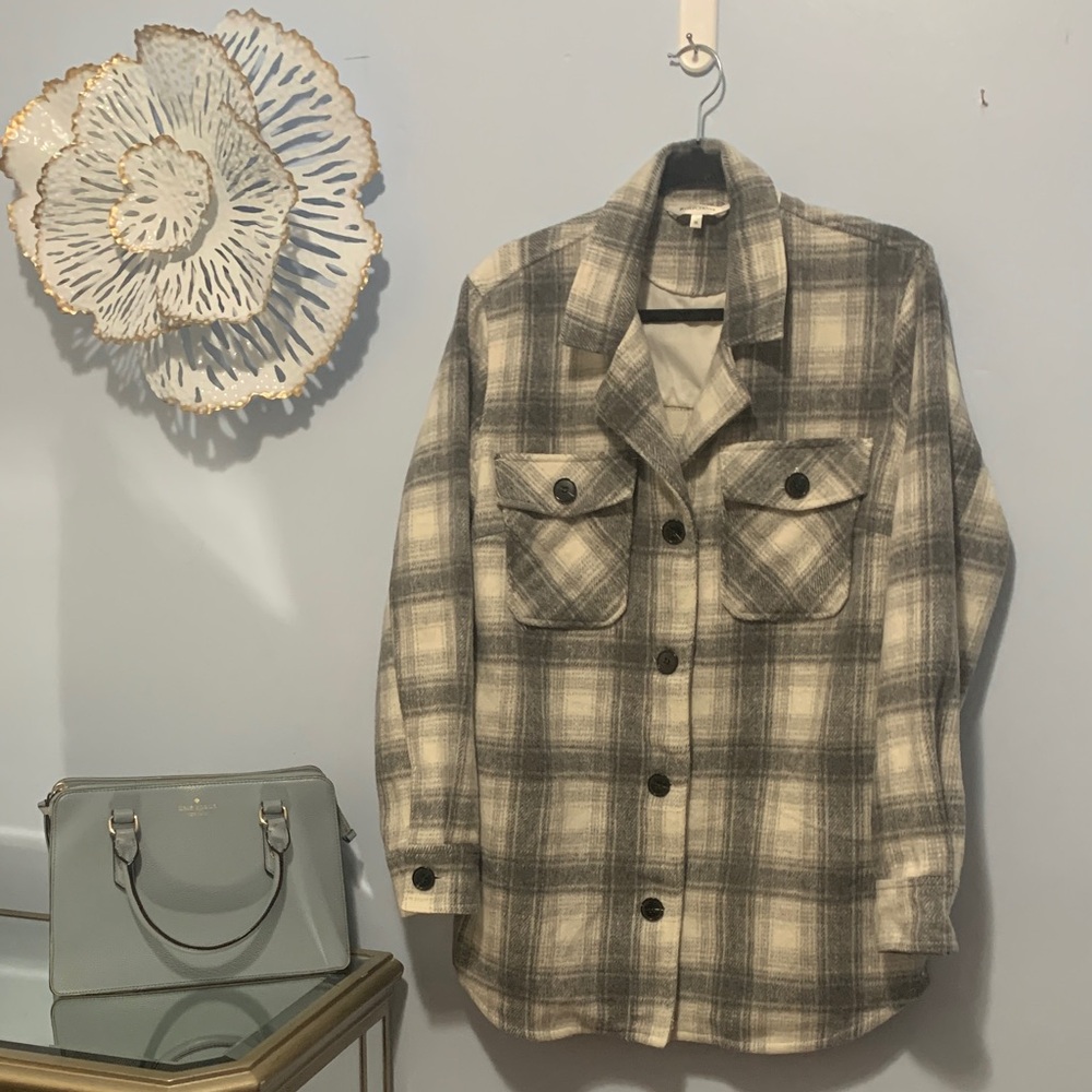 Northern reflections, gray and cream coloured Shacket size medium